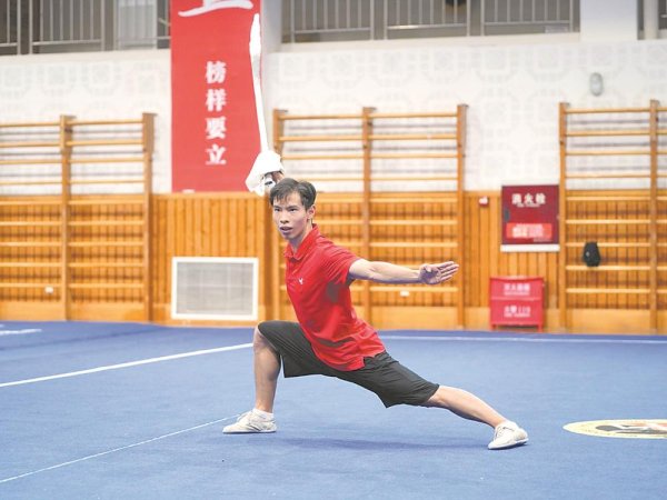 金领速配 中国武术套路队在蓉备战世运会  川籍师徒：全力冲冠