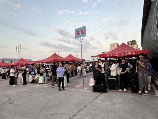 财盈策略 郑州交运集团“双节”假期发送旅客40万余人次